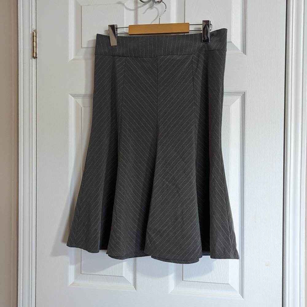 2/20$ 🛍️ Vogue Skirt Large